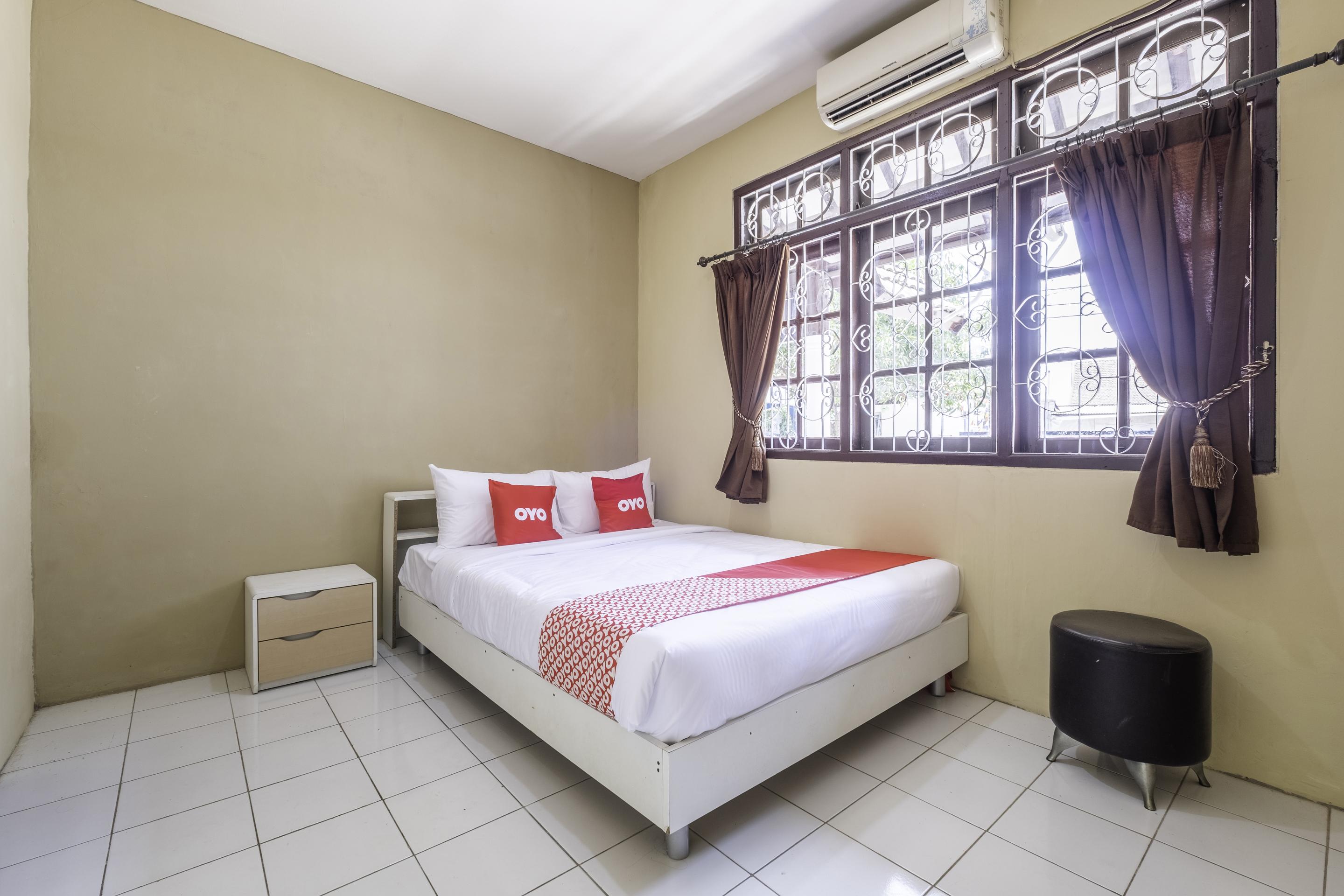Super Oyo 1568 Stasiun Ka Cirebon Guest House Екстериор снимка