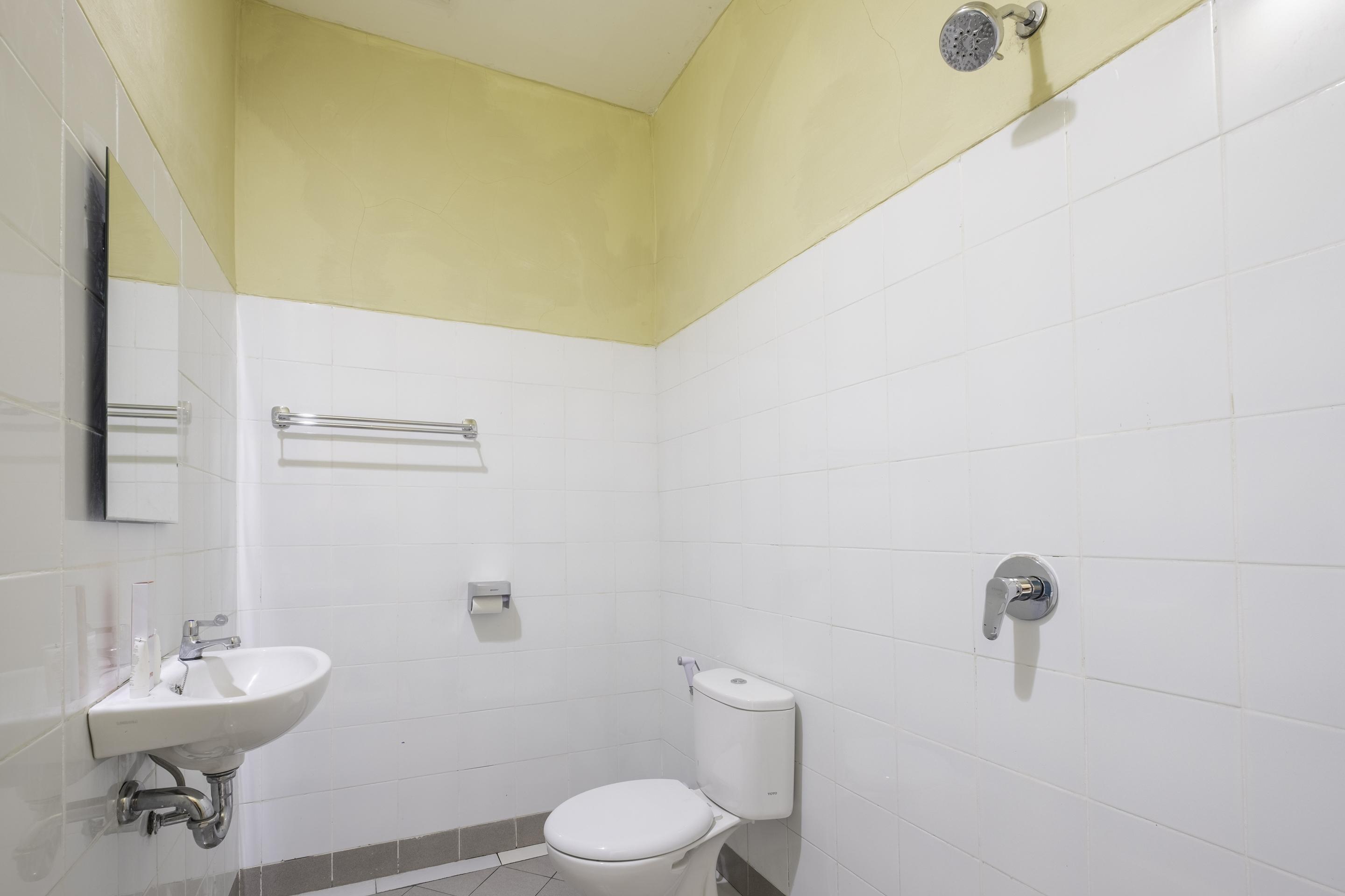 Super Oyo 1568 Stasiun Ka Cirebon Guest House Екстериор снимка
