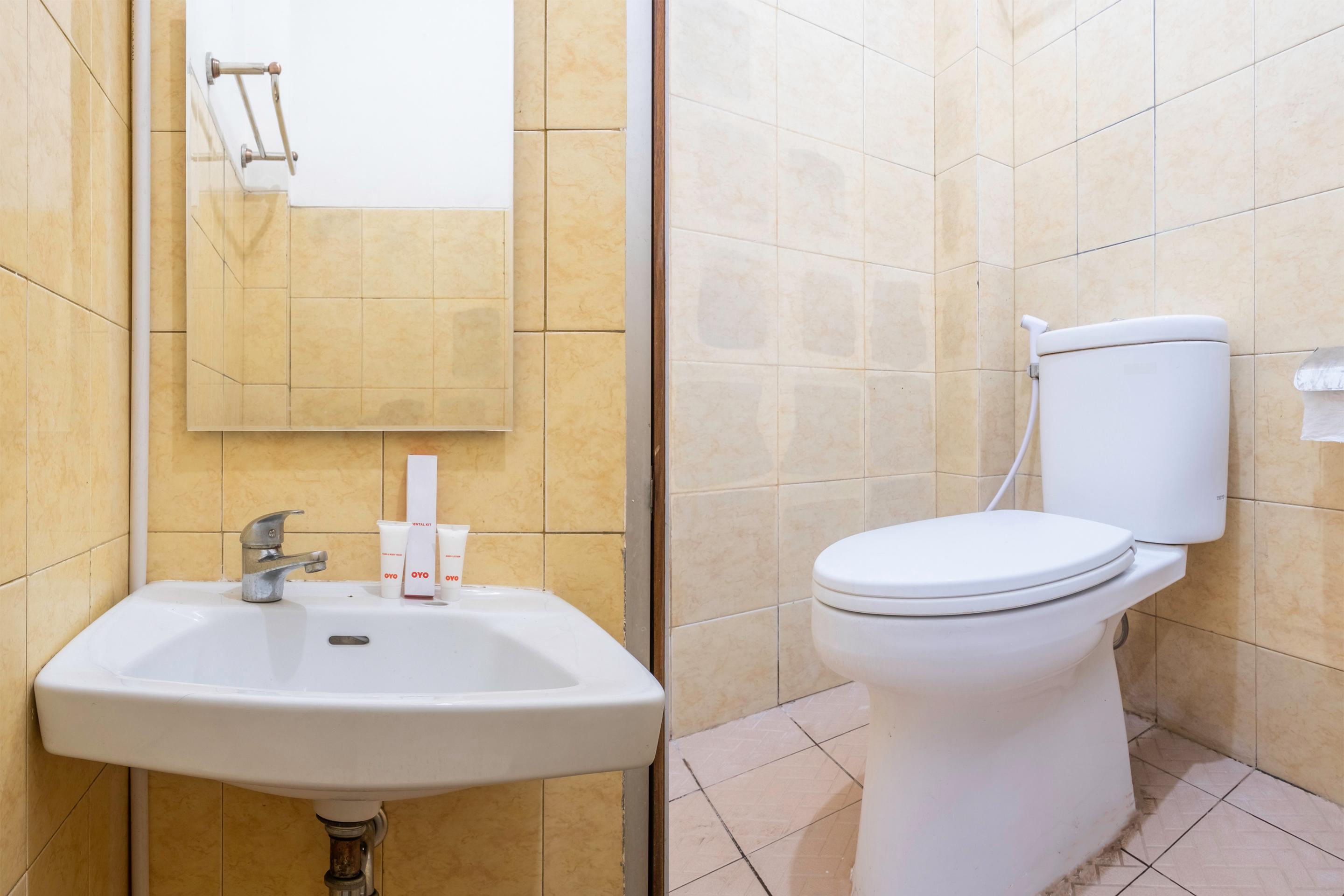 Super Oyo 1568 Stasiun Ka Cirebon Guest House Екстериор снимка