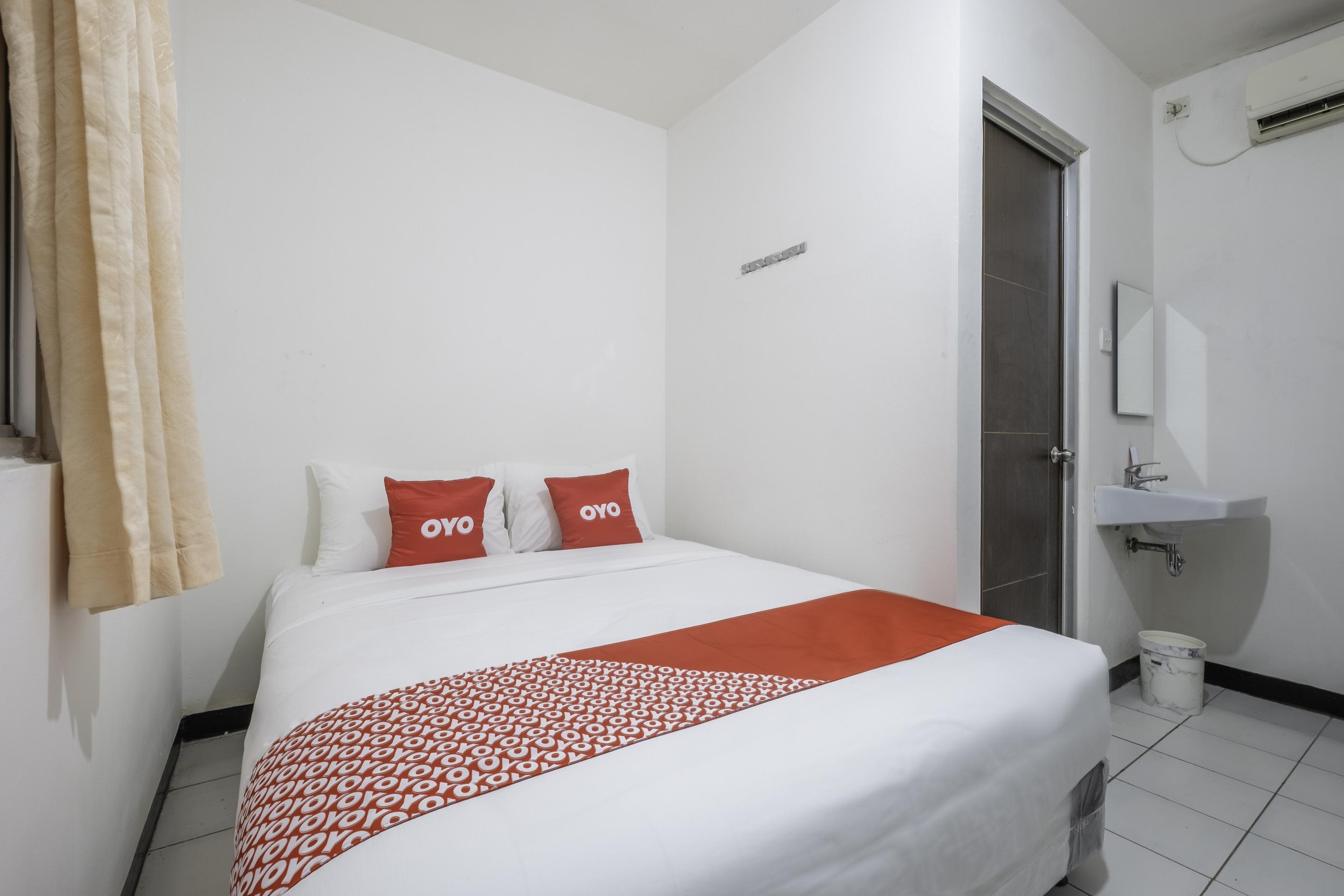 Super Oyo 1568 Stasiun Ka Cirebon Guest House Екстериор снимка