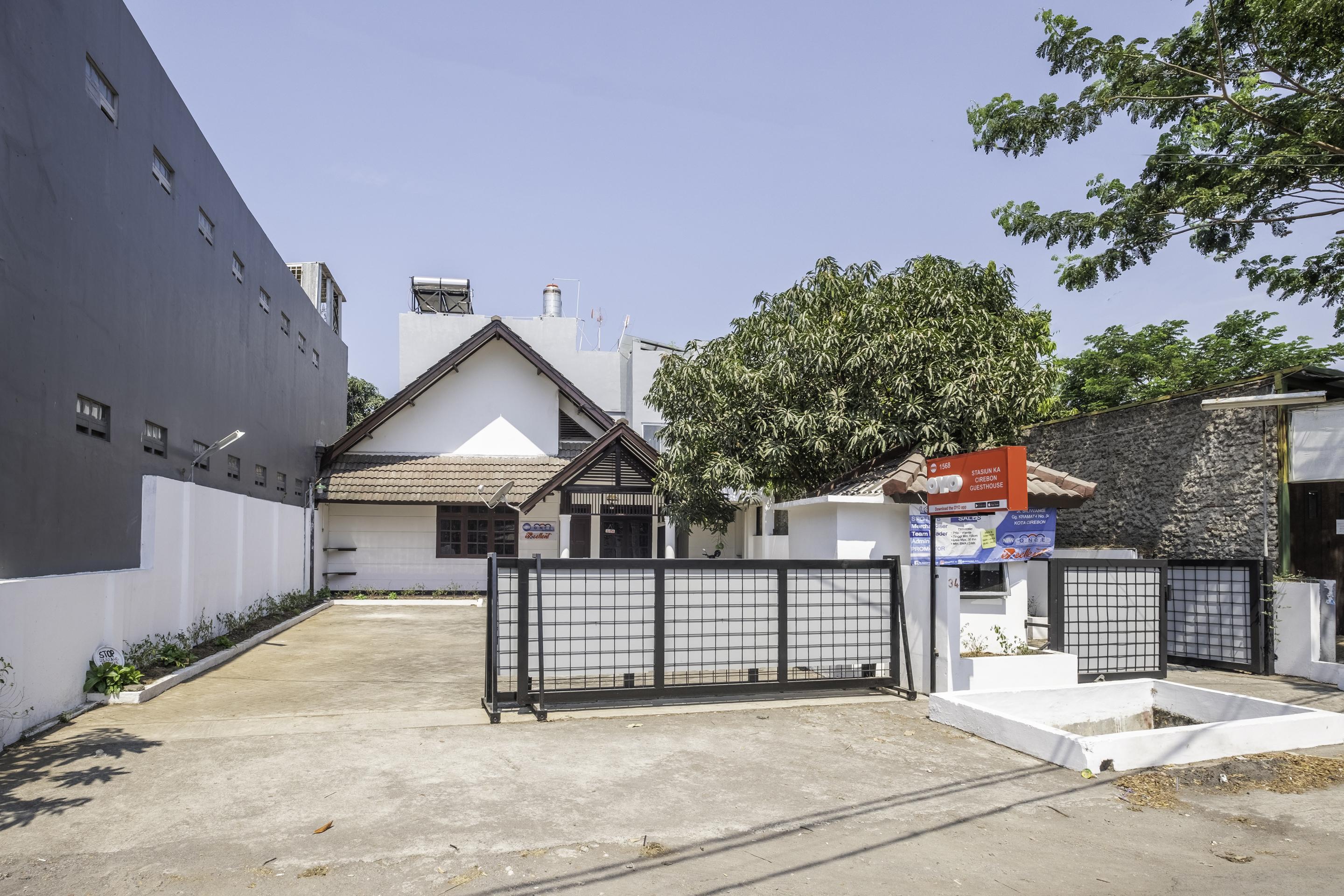 Super Oyo 1568 Stasiun Ka Cirebon Guest House Екстериор снимка